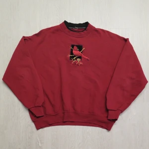 fågel sweatshirt - Röd sweatshirt med svart dubbelkrage i uppskattad strl L. Passar bra som oversize om man har mindre strl :) 66 kr spårbar frakt.  Skicka meddelande vid frågor/fler bilder!  Notera att små defekter kan finnas då den inte är ny. Större brister nämns tydligt i annonsen/visas på bild. OBS! Bud är bindande!!!!!!! 