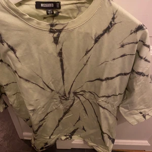  tröja från missguided - Supercool tröja från missguided med coolt mönster❤️‍🔥