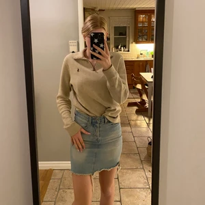 Jeans kjol  - Säljer denna jeanskjol i storlek S då den inte kommer till användning. Köparen står för frakten. 