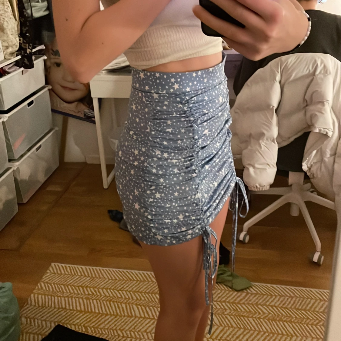 Kjol med stjärndetaljer - 90