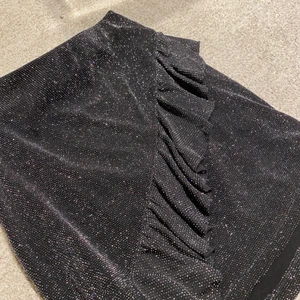 Kjol - Super söt kjol med glitter! Storlek xs/ men passar även s!💓