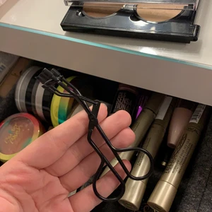 ögonfransböjare - använd några gånger men har köpt en ny så säljer den. Köpte på kics