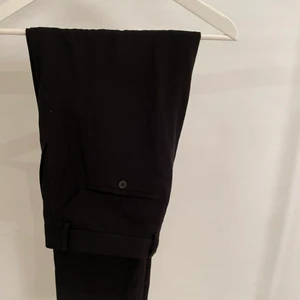 Weekday kostymbyxor - Weekday byxor i strl 56, jag är 190cm lång och är normalstor. 