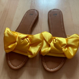 Oanvända tofflor från H&M  - Fina tofflor från H&M storlek 39