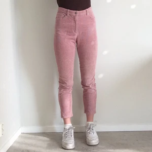 Manchesterbyxor - Rosa manchesterbyxor från Monki (2017). Strl 38.