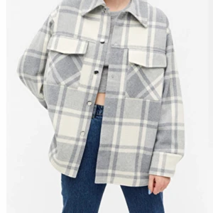 Jacka - Superfin jacka från monki, med prislapp kvar. Nypris 600