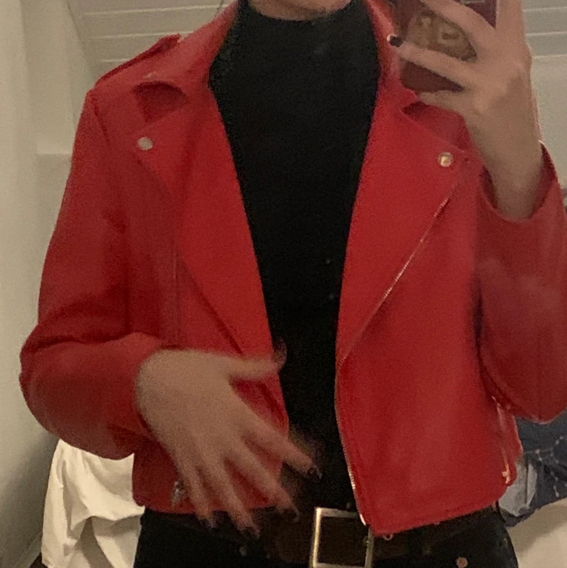 Röd skinnjacka