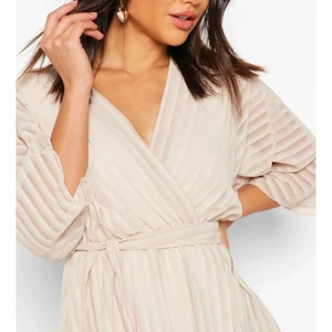 Nyköpt blus - Råkat köpa 2 stycken av samma, så den som säljs ligger fortfarande inplastad. Säljs för 170+ frakt 60 kr