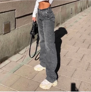 Zara jeans - Säljer vidare dessa superfina och populära zara jeans i storlek 34 för att de inte riktigt passade💓 Om många är intresserade blir det en budgivning! 💥