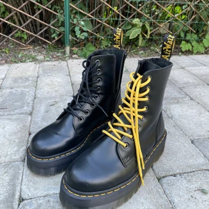 Dr Martens Jadon grova flatform boots - Nästan oanvända Dr Martens i storlek 40