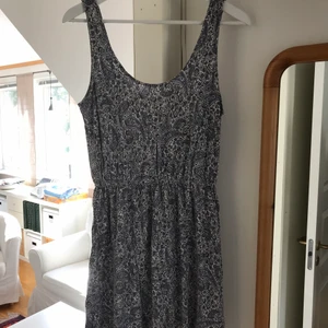 Mönstrad klänning från h&m - Fint skick!