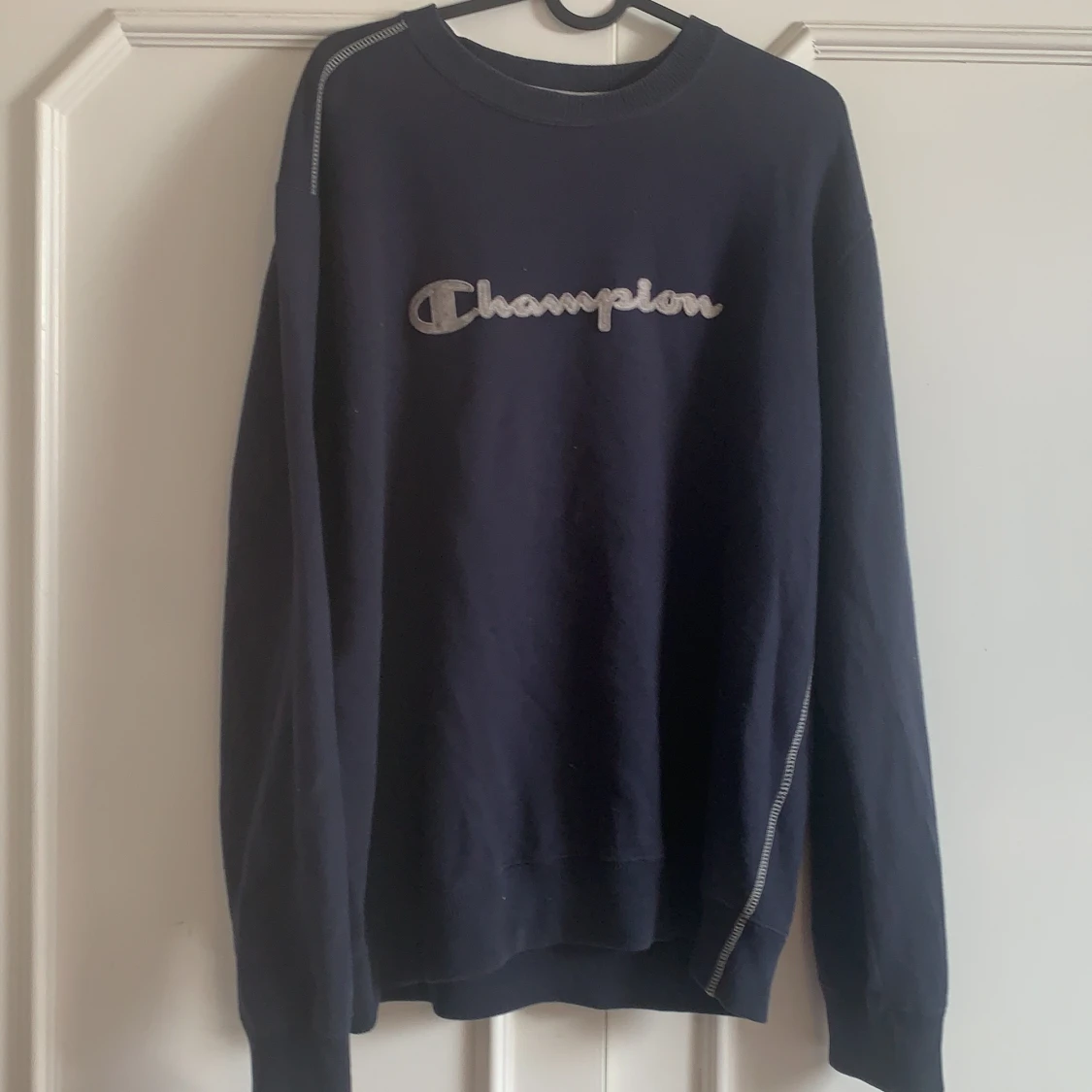 Marin blå hoodi från Champion - 90