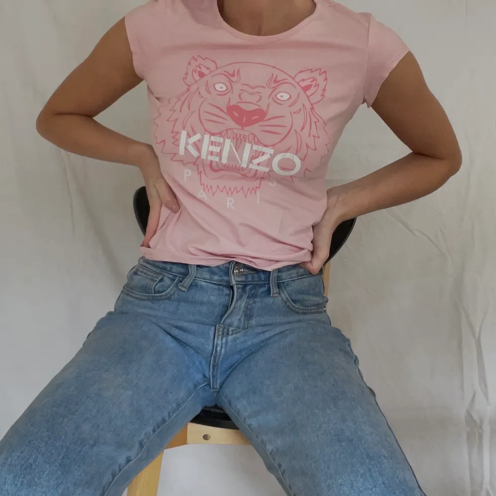 Rosa t-shirt kenzo Paris (äkta). Storlek a34 (xxs/xs). T-shirts.