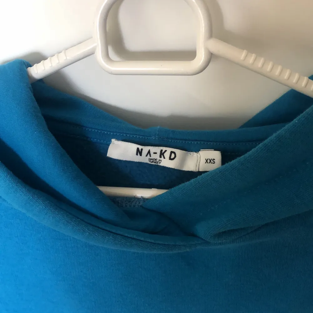 Väldigt oversized hoodie från NAKD i fint skick 💕köpare står för frakt å betalning sker via swish . Tröjor & Koftor.