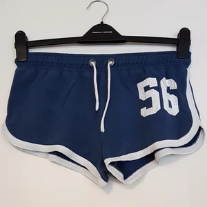 Bondelid shorts - Blå Bondelid shorts med tryck. Storlek M. Liten i storleken.