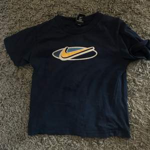 Cool Nike- T-shirt i barnstrl så det sitter tajt. Köp direkt för 225!