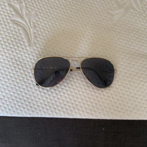 Solglasögon  - Har använts, men är i gott skick. Frakt kostar. 