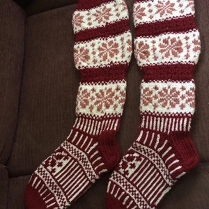 Kneehigh mönsterstickade oanvända  - Mönsterstickade långa sockor oanvända enligt bild 