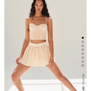 Kjol - Säljer denna helt nya kjol🥰Den är helt oanvänd och prislappen finns kvar🥰skriv privat för egna bilder! 35kr + frakt 🥰