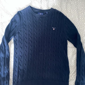 Gant stickad tröja strlk M - Skick: 8/10