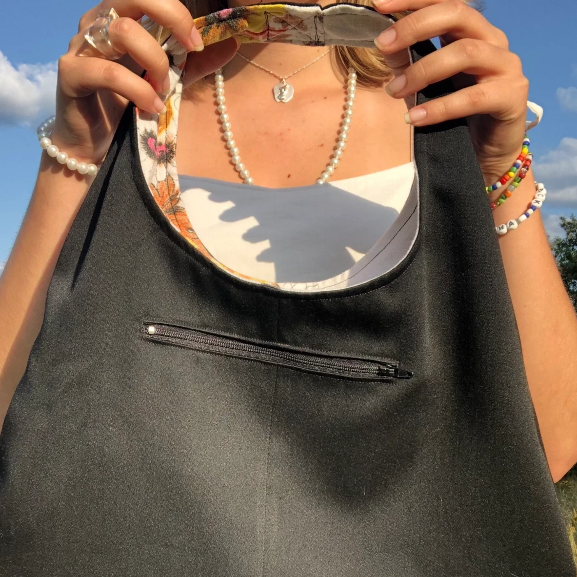 Blommig och svart tygväska  - 90