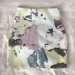 Strl s - Detta plagg är fin till sommaren, tyvärr är den lite för stor på mig men annars sitter den fint på! Den är i bra skick och ungefär några månader gammal💞