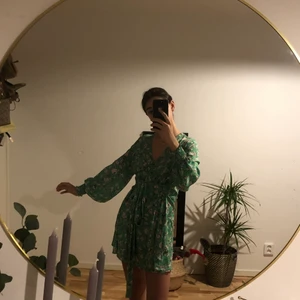 Klänning från Gina  - Säljer nu min klänning från Gina, super fin och i ny skick. 