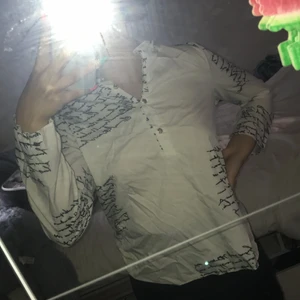 Blus.   Storlek s - En blus, i storlek S, aldrig använd. 