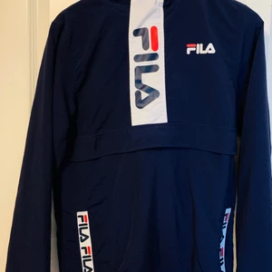 Fila jacka  - Fila jacka bra skick vet ej exakt fraktkostnad 