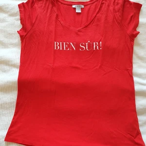 Tröjor 20kr/styck - Gul/röd från New Yorker och gröna tröjan från H&M. Alla tre tröjor är i strl S och säljes för 20kr styck.