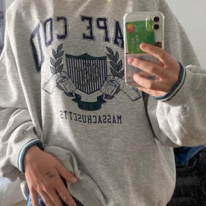 Cape cod - Säljer min fina tjocktröja som är använd ca 5 gånger, är inte lika fin på mig längre, köpt i london för 300!💕