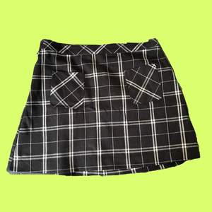 Rutig kjol a-linjekjol från h&m! Superfin och passar definitivt till många olika stilar! 