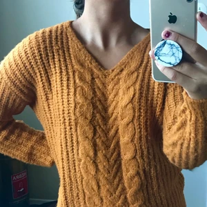 Stickad tröja  - Stickad tröja i trendig färg från Vero Moda! 40kr 🌸 