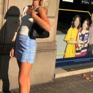 Kjol - As fin o söt sommar kjol. Tyvärr inte min stil!! Fraktar gärna!💕💕👏