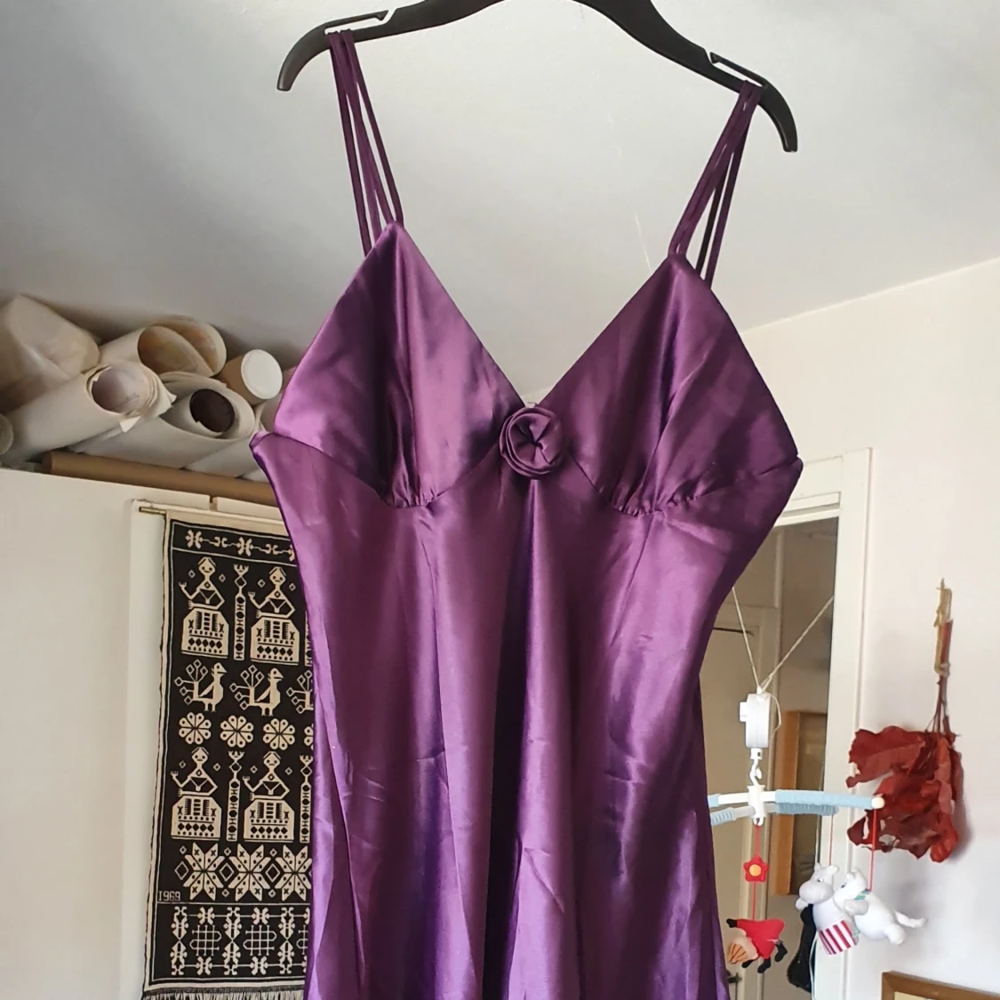 Super fint satin vologoklänning  - 90