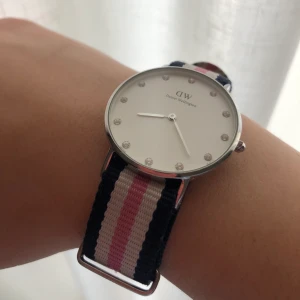Classic Southampton Daniel Wellington Watch  - Classic Southampton watch with pink and blue strap and silver details. Bought for 150€/1500kr. Selling for 500kr, FREE SHIPPING OR MEET UP. DM me for real life pics.