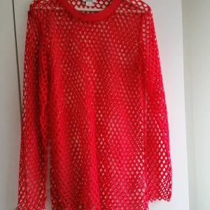 Nättröja - Asfin men kommer tyvärr inte till användning. Storlek M men oversized, skulle möjligen kunna passa en XL också beroende på hur man vill ha passformen! Kan mötas i Umeå, annars tillkommer frakt☺️