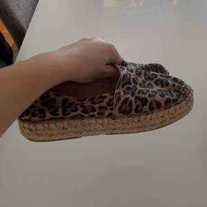 Säljer mina leopard skor perfekta till sommaren💓💓💓😉