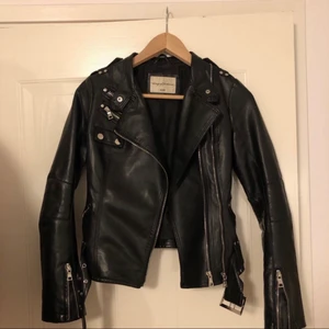 Skinnjacka - Superfin skinnjacka i storlek xxs, i perfekt skick!🥰