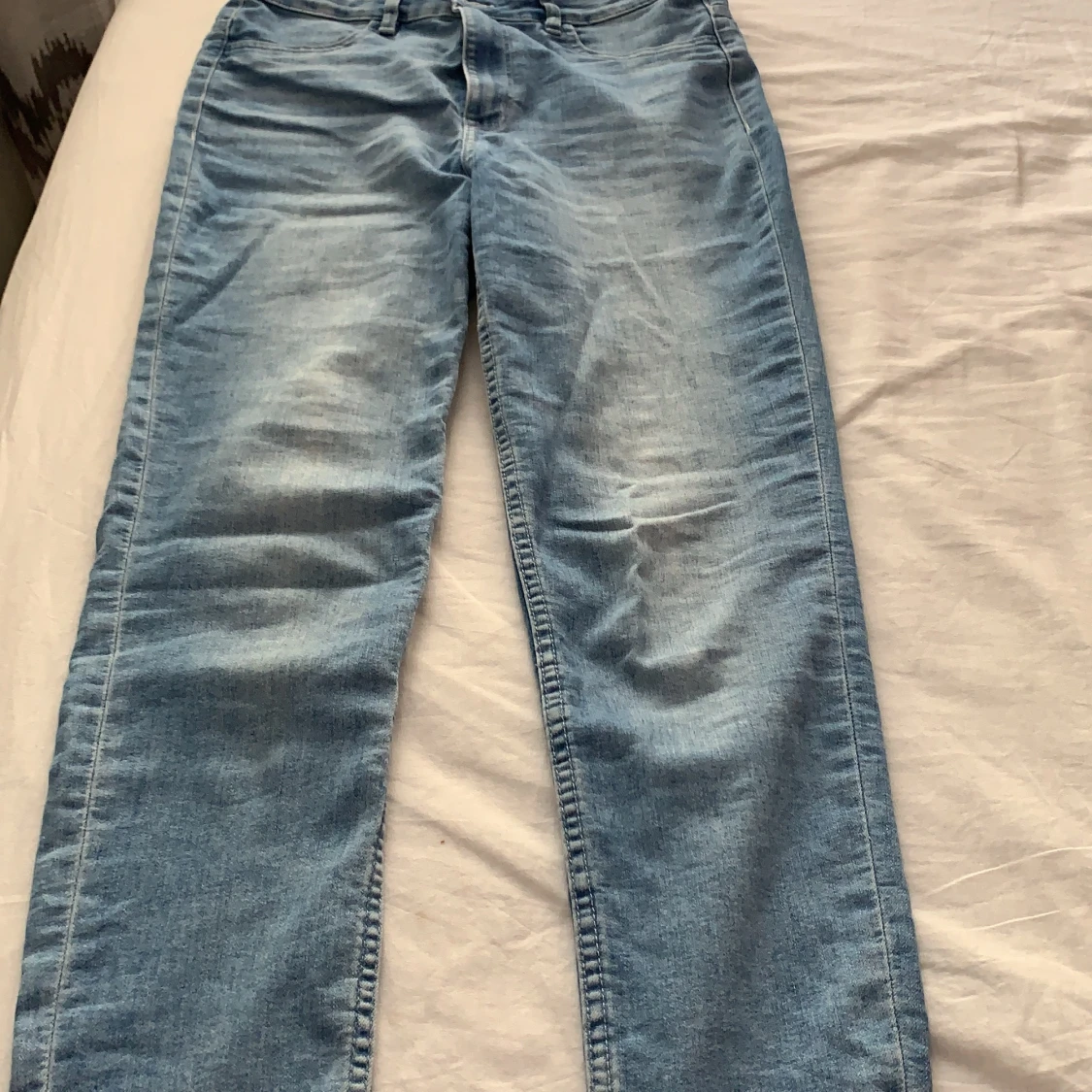 Fina ljusa jeans, strl 40 - 42 men sitter olika beroende på person. - 90