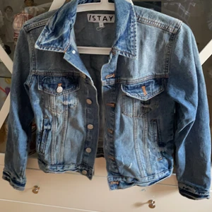 Stay xs  - Jeans jacka i st xs aldrig använd 