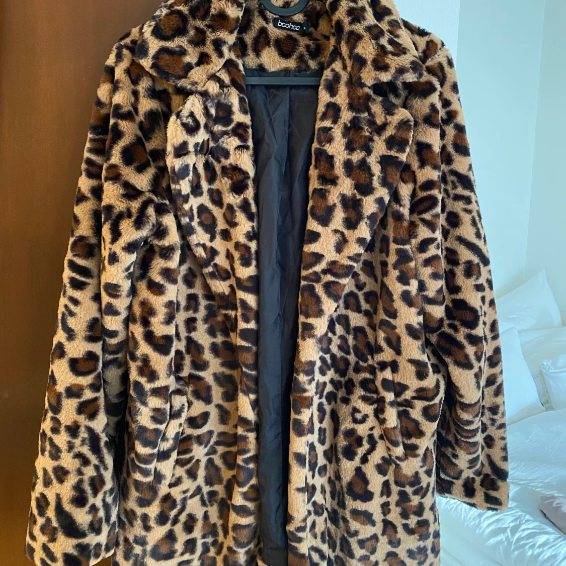 Tunnare fakefur jacka i leopard - 90