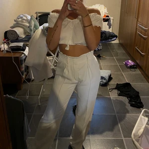 Vita kostymbyxor  - Vita kostymbyxor från Bikbok 