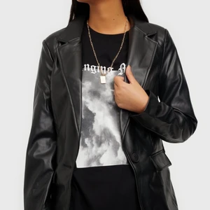 Läder/ skinn jacka - St 42, Oversized fit. Aldrig använd med lapparna kvar.