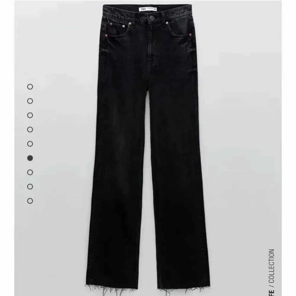 De populära långa jeansen från zara. Väldigt bekväma och sitter perfekt. . Jeans & Byxor.