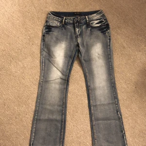 Lågmidjade jeans - Säljer de här superfina låg midjade jeansen med as snygga bakfickor eftersom de tyvärr inte passar mig i storleken😢