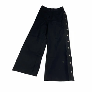 NA-KD BYXOR - Har massa plagg! Erbjuder alltid samfrakt🥰