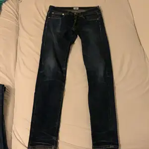 Mörkblå Edwin (japansk märke) jeans, bra skick. Storlek 28x32. Nypris 1000 kr 