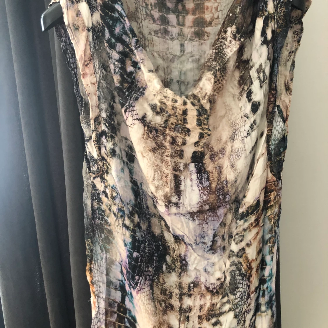 Snyggt bluslinne i snakemönster 🐍 🐍🐍