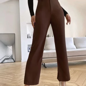 Bruna kostymbyxor - Så fina byxor, beställde dom för 200kr! Men dom för för små för mig, men storleken är trolig. Det är jag som har gått upp i vikt 